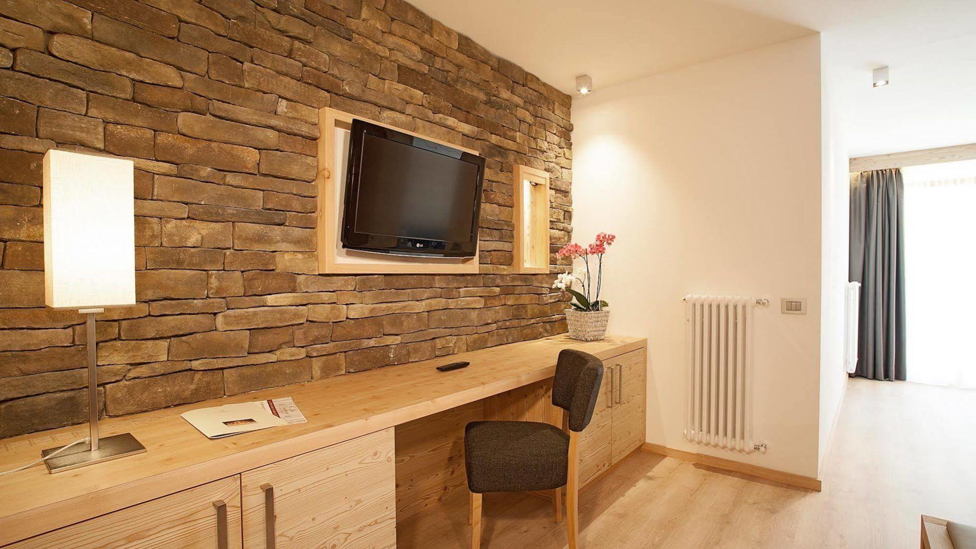 Hotel Europeo Alpine Charme & Wellness 平佐洛 外观 照片