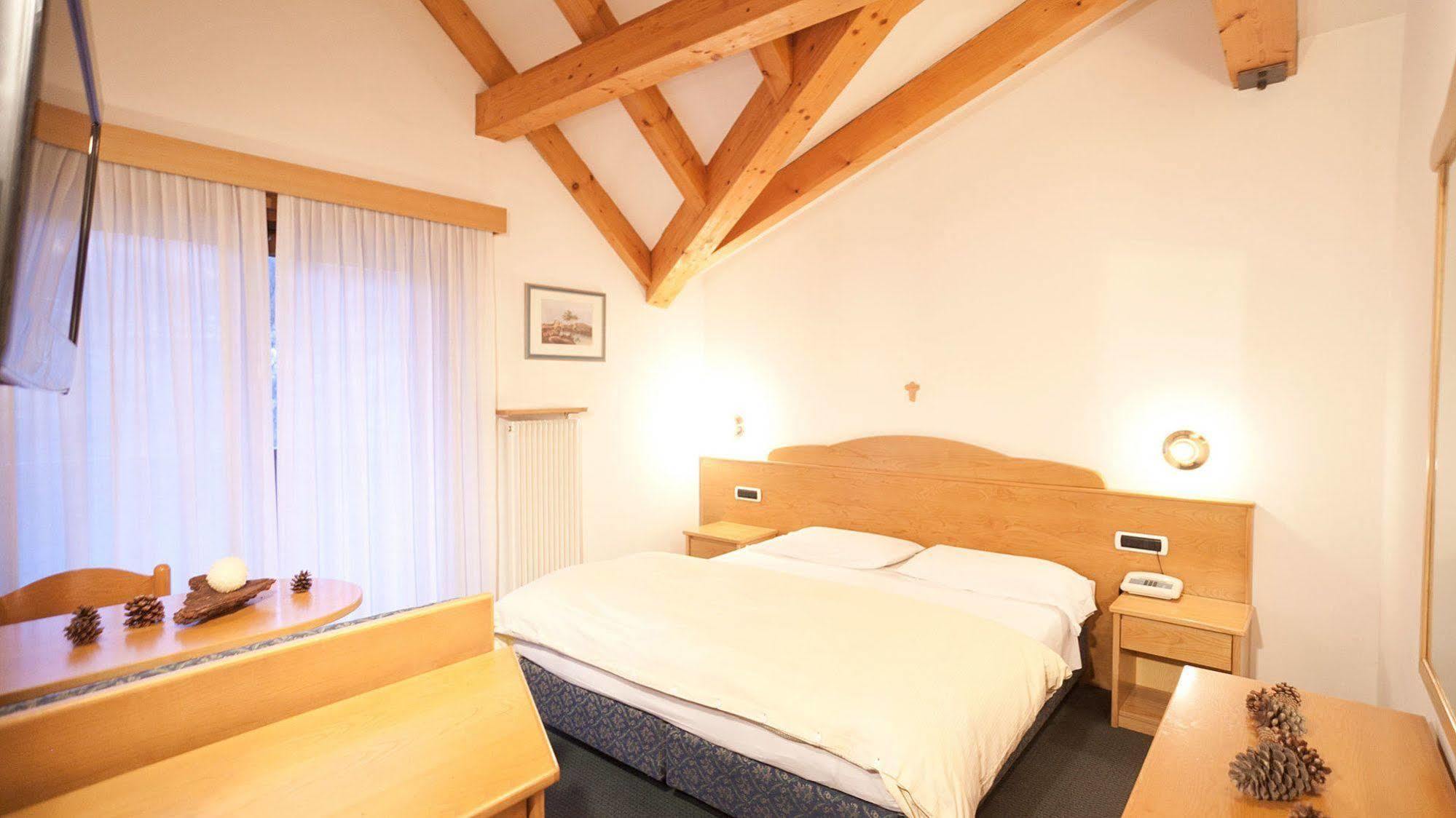 Hotel Europeo Alpine Charme & Wellness 平佐洛 外观 照片